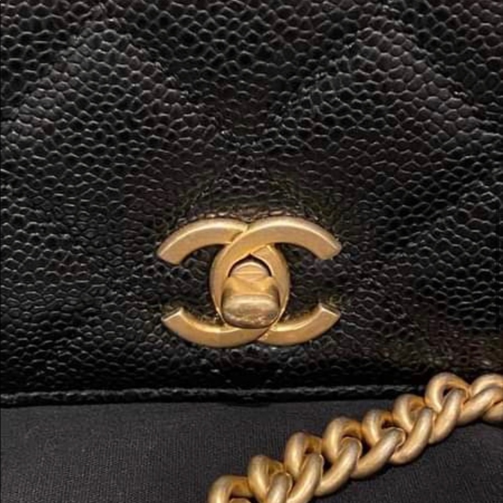 Authentic Chanel flap bag with handle, NWT - Picture 3 of 15